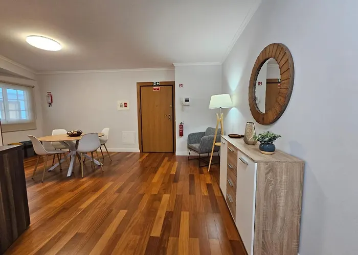 Center By Rentallido Apartman *