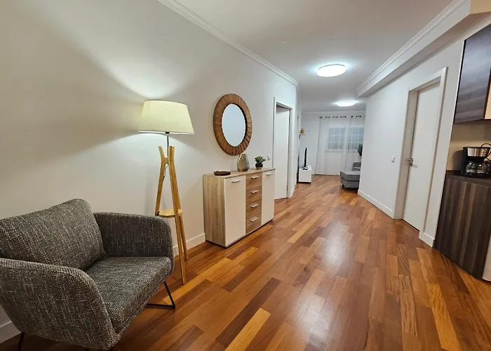 Center By Rentallido Apartman *